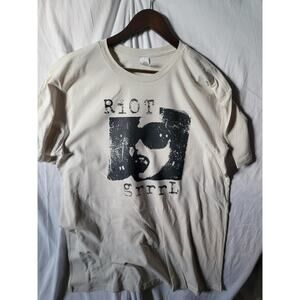 Riot Grrrl t shirt size   xl off white